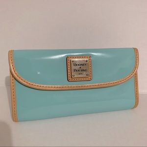 Dooney & Bourke 1975 Patent Continental Clutch
